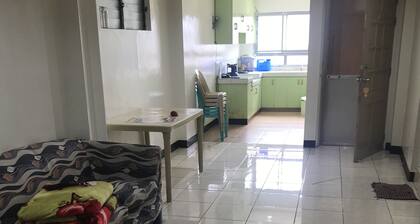 Sam's 2 Bedroom Apartment with Parking