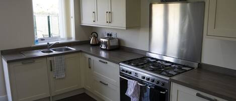 Standard Double Room, Ensuite | Private kitchen | Full-sized fridge, microwave, oven, stovetop