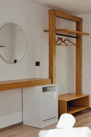 Desk, soundproofing, iron/ironing board, free WiFi - Hotel Vola (Sarandë)