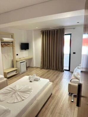 Quadruple Room, Mountain View | Desk, soundproofing, iron/ironing board, free WiFi - Hotel Vola (Sarandë)