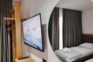 Desk, soundproofing, iron/ironing board, free WiFi - Hotel Vola (Sarandë)