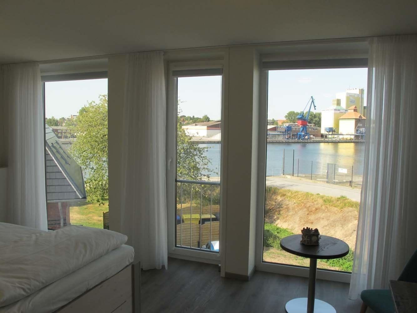 低過敏寢具、客房內保險箱、書桌、折疊床/加床