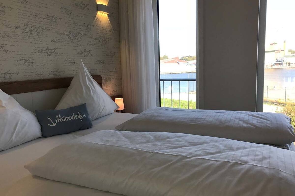 hypo-allergenic bedding, in-room safe, desk, rollaway beds