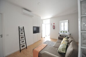 Fernseher, Tischtennisplatte