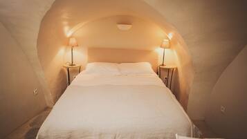 Apartment (Courtyard) | Individually decorated, individually furnished, free cots/infant beds