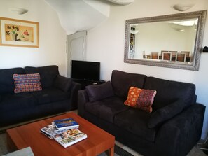 Căn hộ Deluxe, 2 phòng ngủ | Khu phòng khách