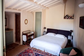 Romantic Double Room, 1 Queen Bed, Balcony - Ancienne Maison des Gardes (Lourmarin)