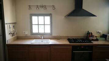 Petite Maison | Private kitchen | Coffee/tea maker, electric kettle