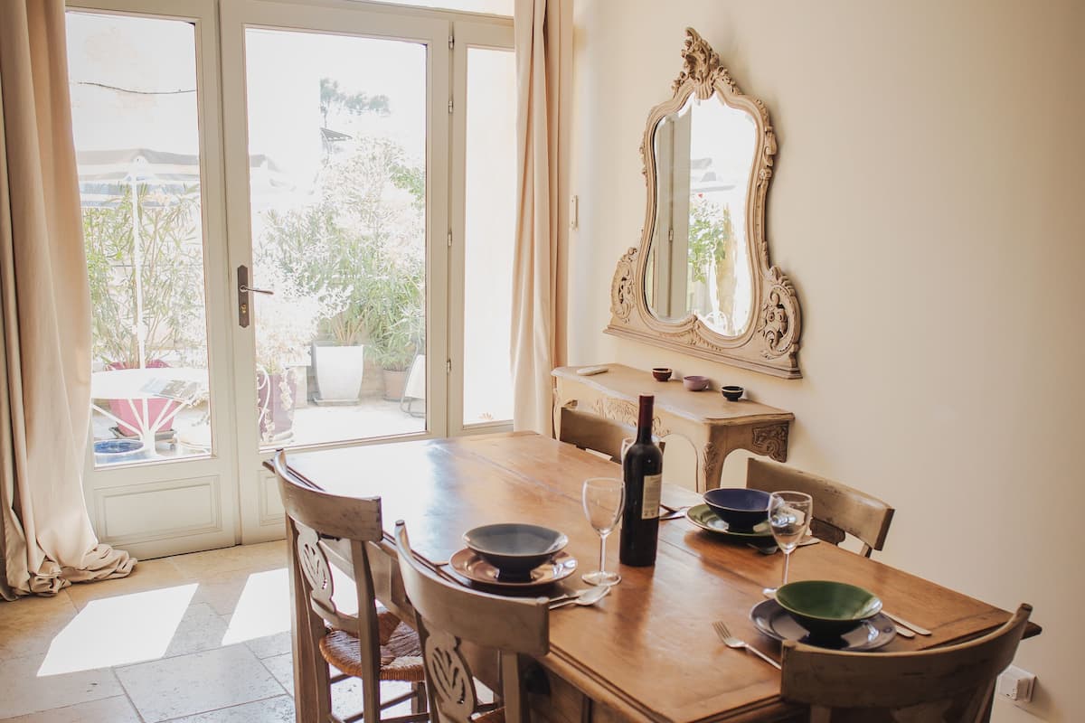 La Salle de Musique | WiFi (free), individually decorated, individually furnished, bed sheets