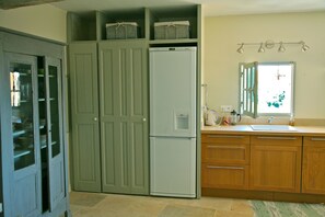 Petite Maison | Private kitchenette | Coffee/tea maker, electric kettle - Ancienne Maison des Gardes (Lourmarin)