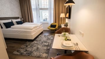 Apartemen, 1 Tempat Tidur Queen, Bebas Asap Rokok, pemandangan kota (M) | Brankas, kedap suara, Wi-Fi gratis, dan seprai linen