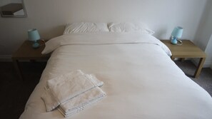 Iron/ironing board, free WiFi, bed sheets - Jaylets Premier Apartments, Leicester. (Leicester)