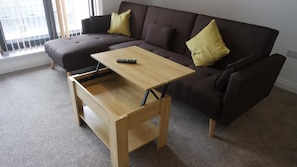 Flat-screen TV - Jaylets Premier Apartments, Leicester. (Leicester)