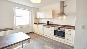 Appartement Confort | Cuisine privée | Cafetière/bouilloire, réfrigérateur, four, plaque de cuisson
