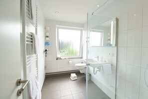 Superior Apartment, 2 Bedrooms | Bathroom | Shower, free toiletries, hair dryer, towels