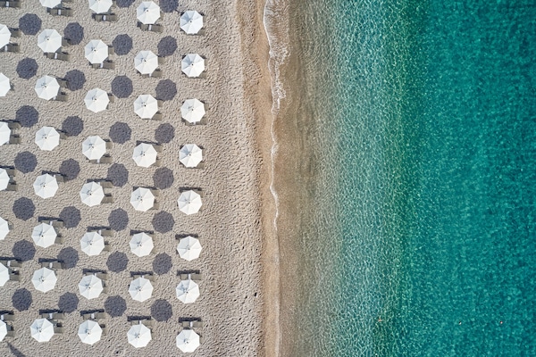 On the beach, black sand, free beach shuttle, sun-loungers