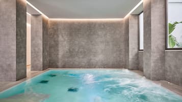 Indoor spa tub