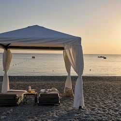 On the beach, black sand, free beach shuttle, sun-loungers