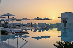 Indoor pool, outdoor pool, pool umbrellas, pool loungers - Lindos Grand Resort & Spa - Adults only (Rhodes)