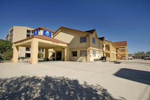 Exterior - Americas Best Value Inn & Suits (Houston)