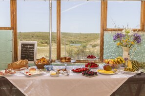 Free daily continental breakfast