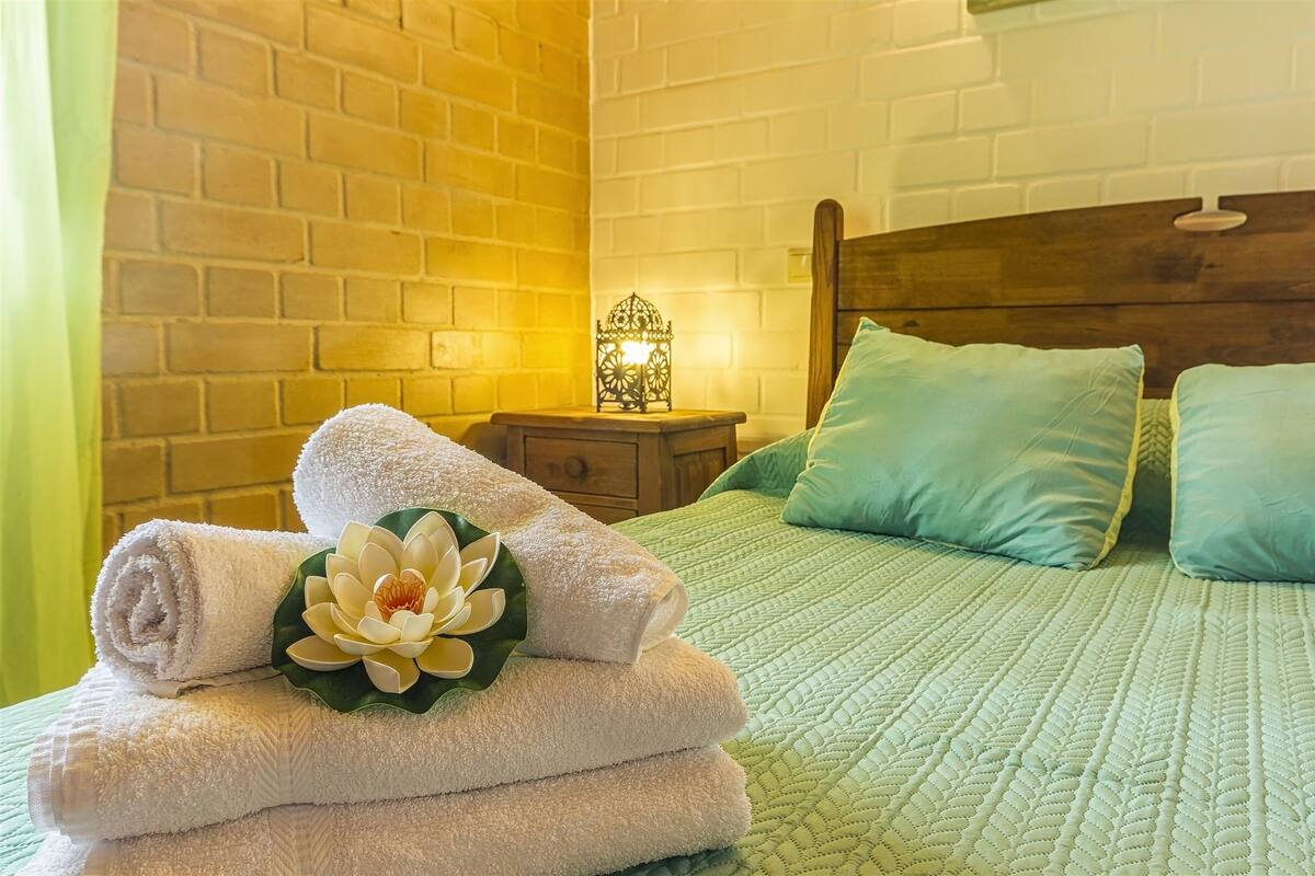 House, 1 Bedroom | Desk, blackout drapes, cribs (free), bed sheets