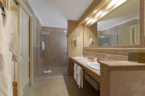 Premium bedding, down comforters, pillowtop beds, minibar - Hotel Rua Frati 48 in San Francesco (Modena)