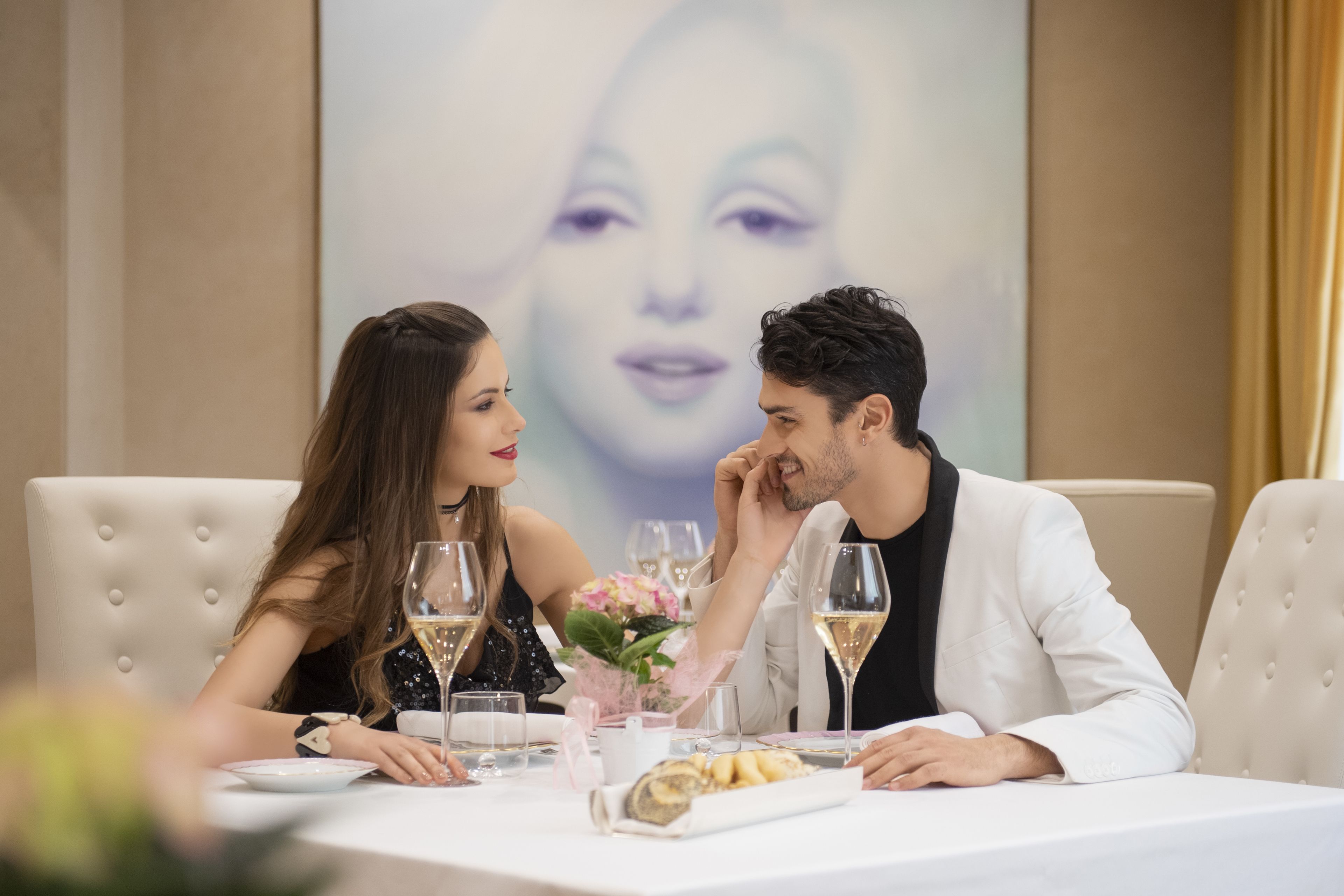 朝食、ランチ、ディナーに営業 (郷土料理)