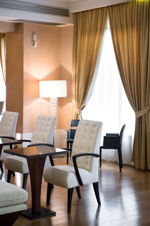 Serves breakfast and lunch - Hotel Rua Frati 48 in San Francesco (Modena)