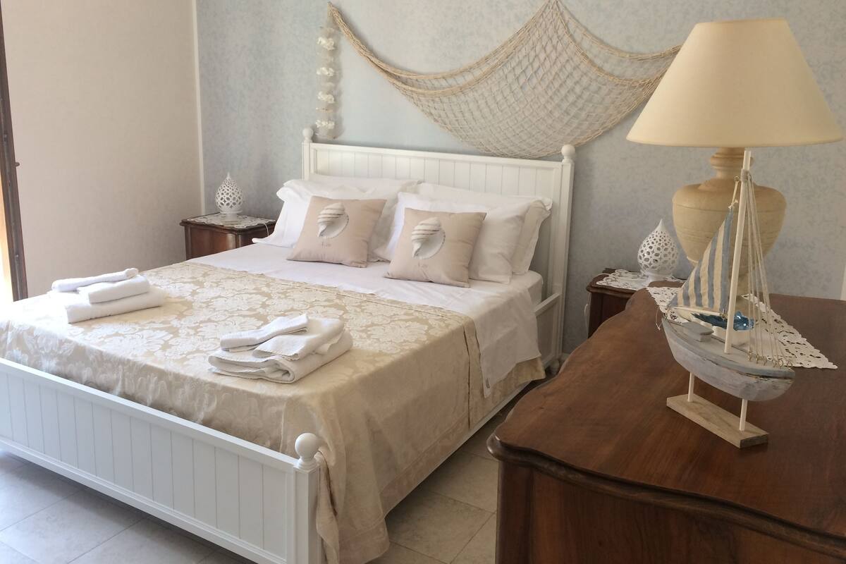 Minibar, lits bébé (en supplément), Wi-Fi gratuit, draps fournis
