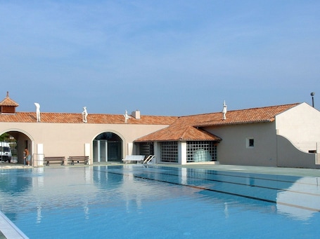 Seasonal outdoor pool