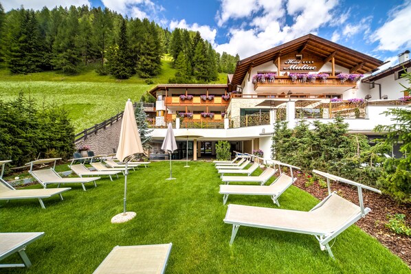 Front of property - Hotel Muliac (Selva di Val Gardena)