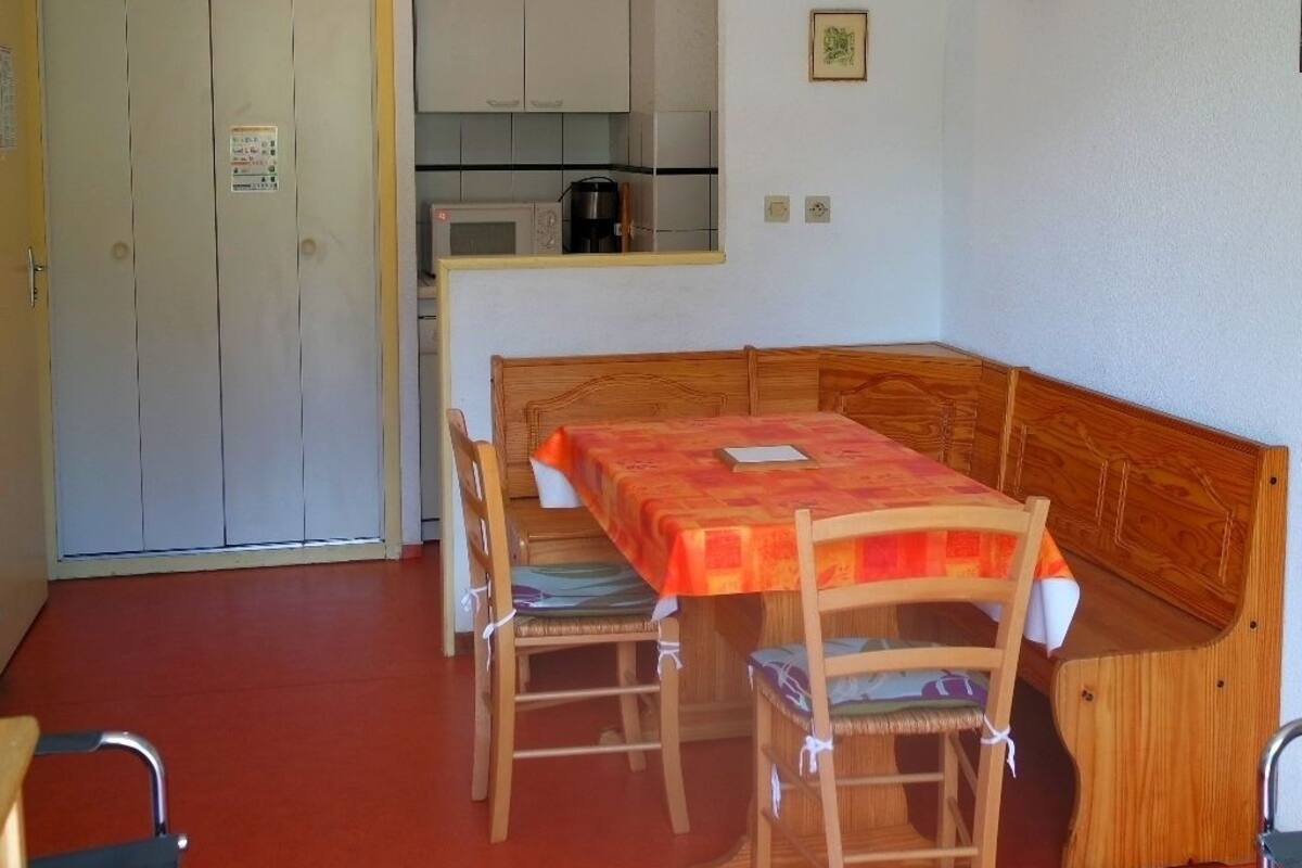 Apartamento, 2 quartos | Opções para refeição no quarto