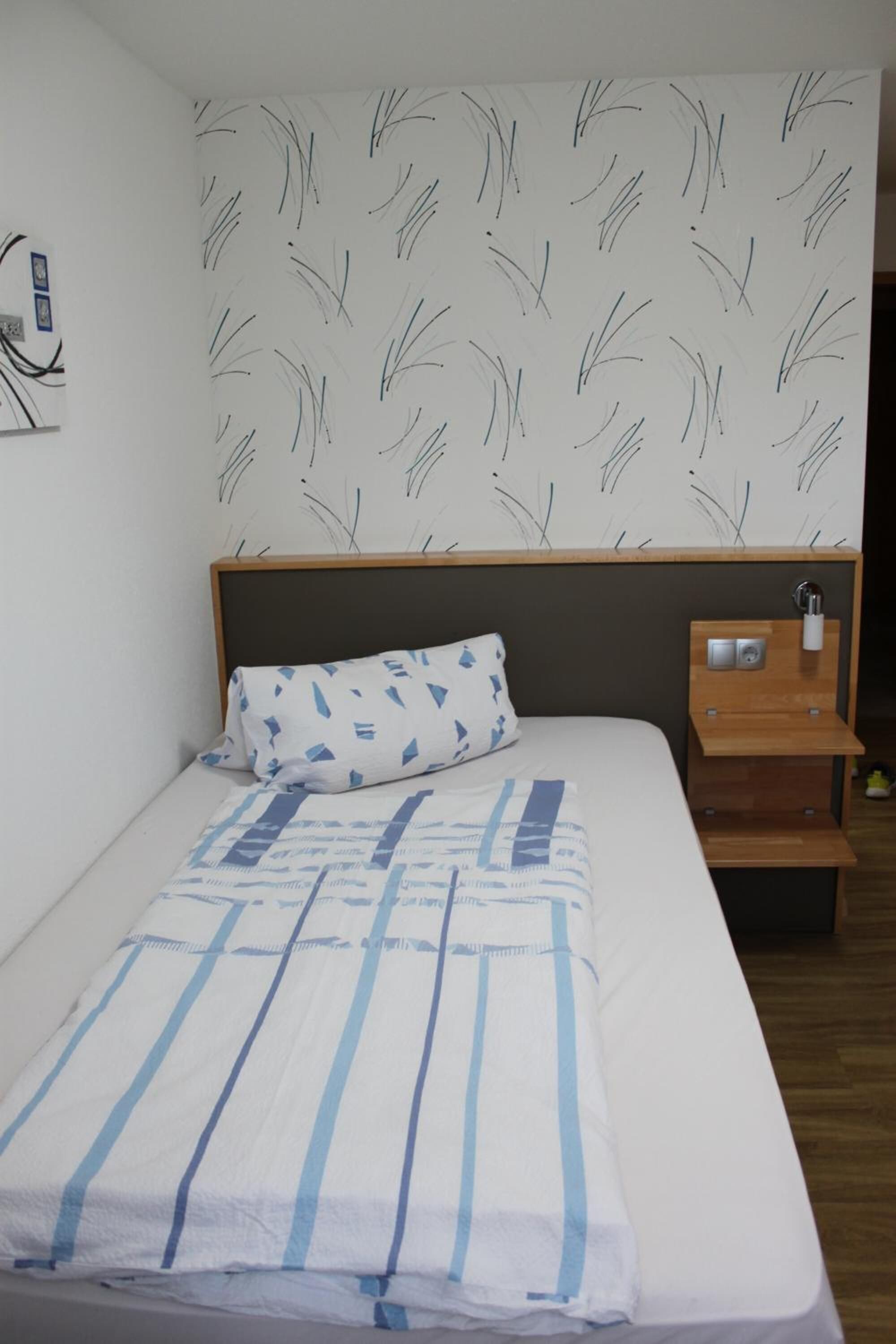 desk, cots/infant beds, rollaway beds, free wifi