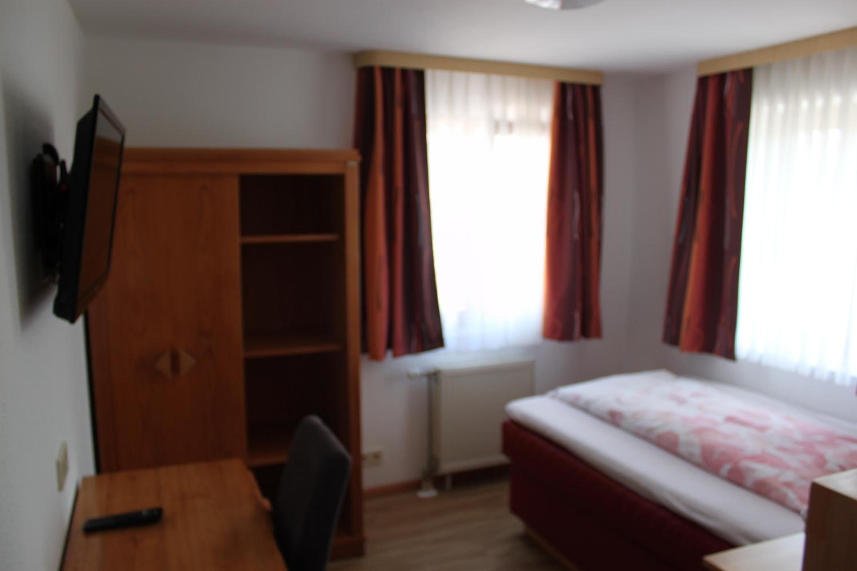 desk, cots/infant beds, rollaway beds, free wifi