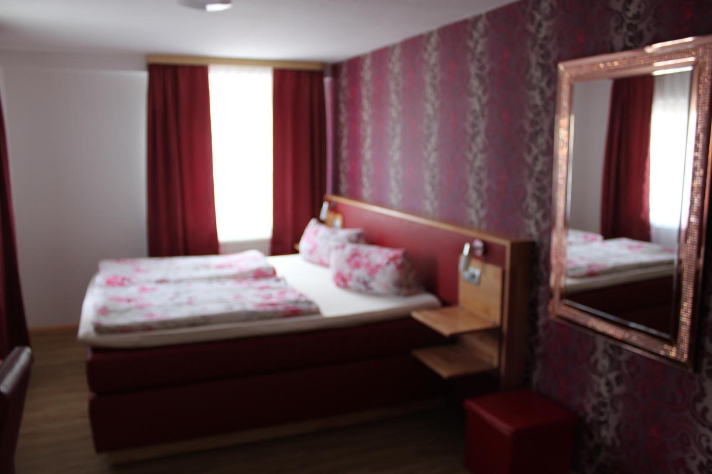desk, cots/infant beds, rollaway beds, free wifi