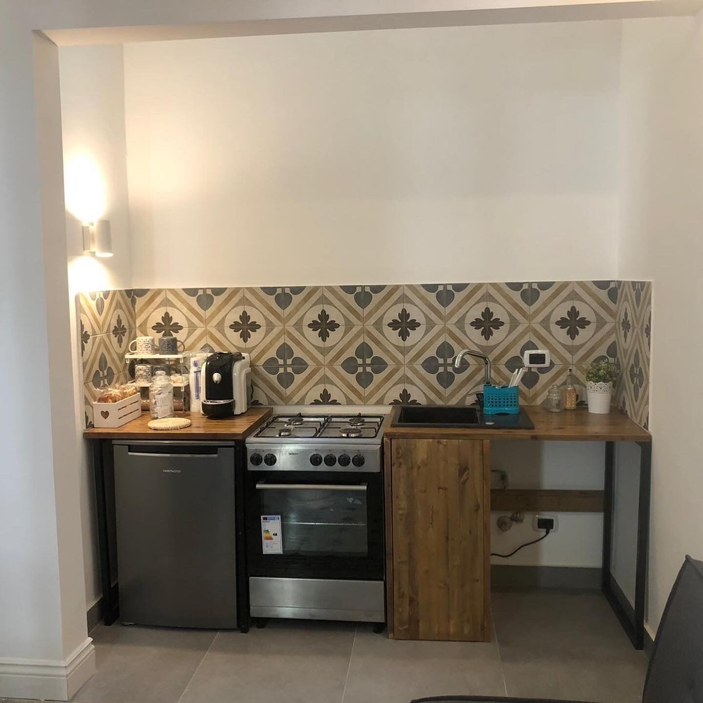 设计公寓 | 起居区 | 32-英寸LED 电视（配备有线频道）