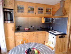 Refrigerador, microondas, horno, lavavajillas