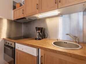Fridge, microwave, dishwasher, coffee/tea maker