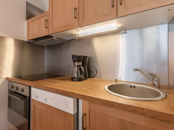 Fridge, microwave, dishwasher, coffee/tea maker