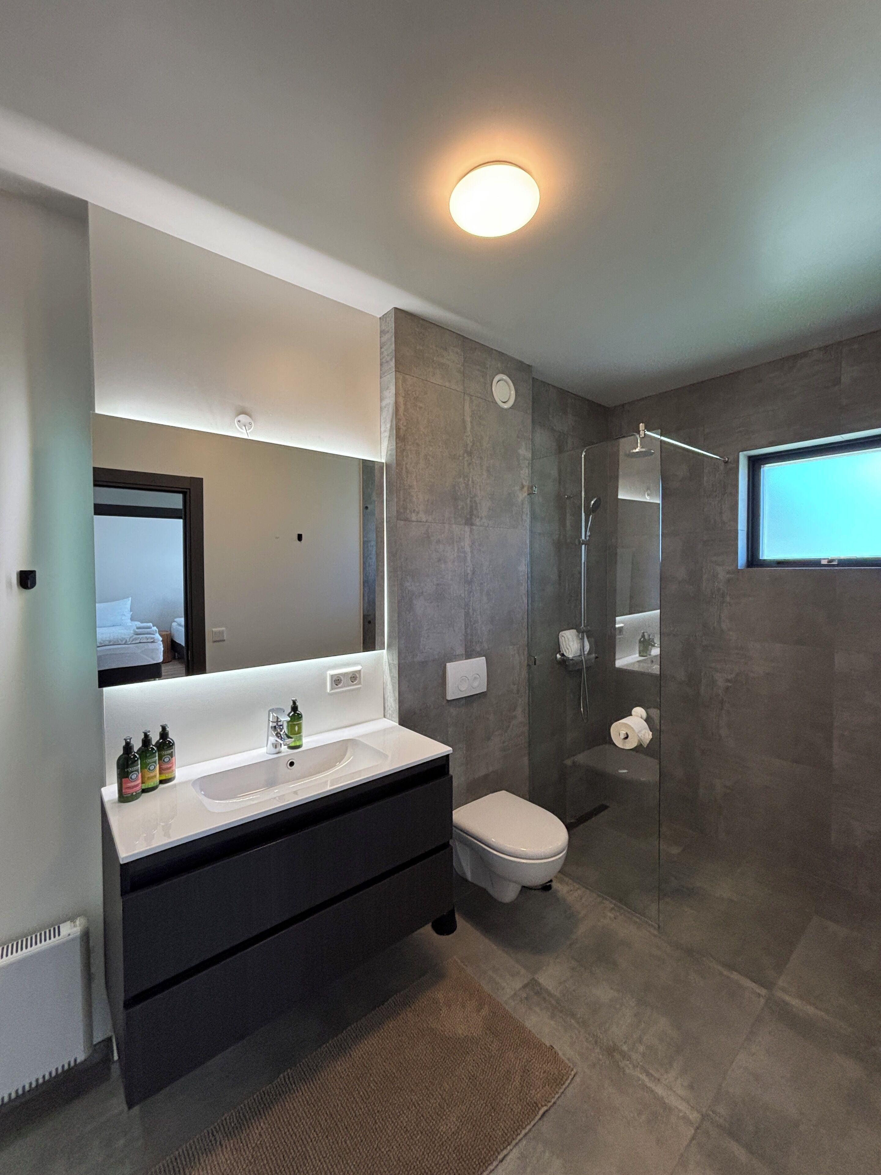 Appartement, 2 slaapkamers | Badkamer | Een douche, gratis toiletartikelen, een haardroger, handdoeken