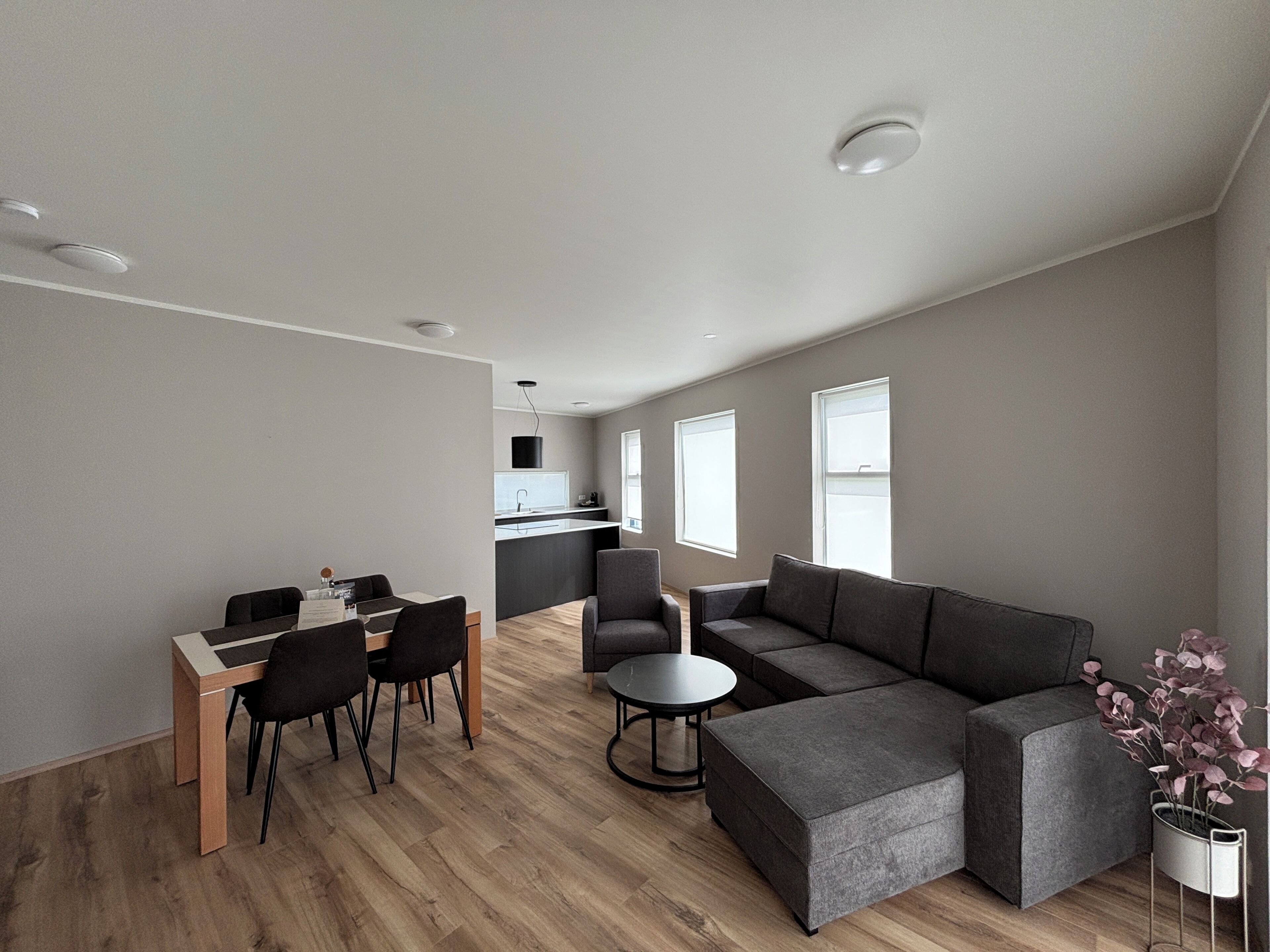 Apartamento, 2 quartos | Área de estar | TV de tela plana, pisos aquecidos