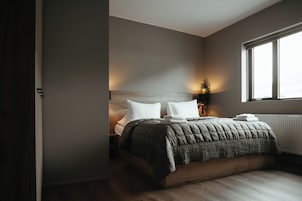 2 dormitorios, cortinas opacas, wifi gratis y ropa de cama