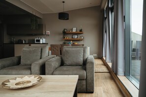 Flat-screen TV, heated floors