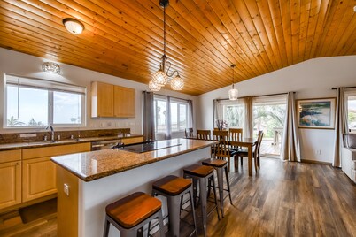 Newly updated home with pools, lanai, ocean view - walk to golf