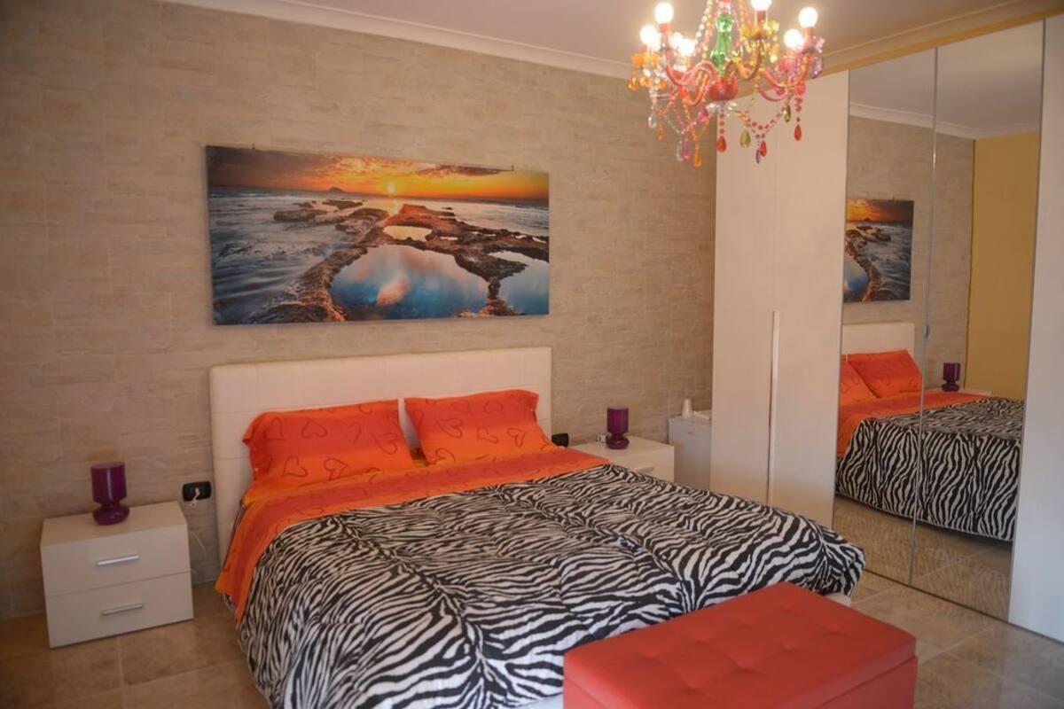 WiFi (free), bed sheets