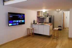 Réfrigérateur, micro-ondes, four, cafetière/bouilloire