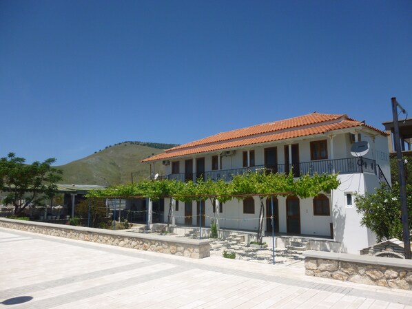 숙박 시설 정면