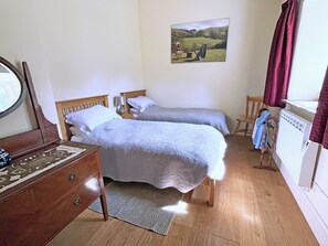 Cottage | 2 bedrooms, in-room safe, blackout curtains, iron/ironing board - Drovers Retreat (Llandrindod Wells)