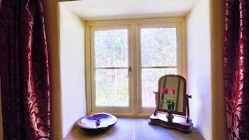 Cottage | 2 bedrooms, in-room safe, blackout drapes, iron/ironing board